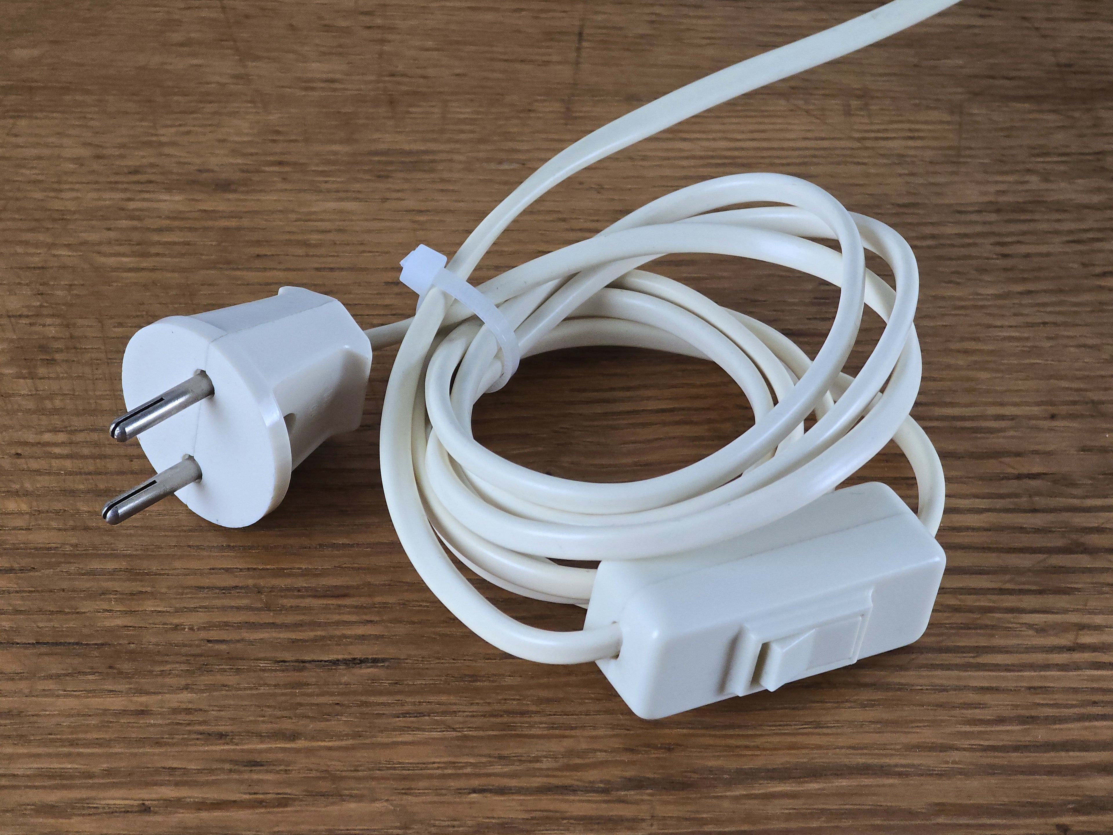 1960s Mid Century Modern gooseneck desk lamp by Hala Zeist, macro shot of the cord, inline on/off switch and the two-pin euro power plug.