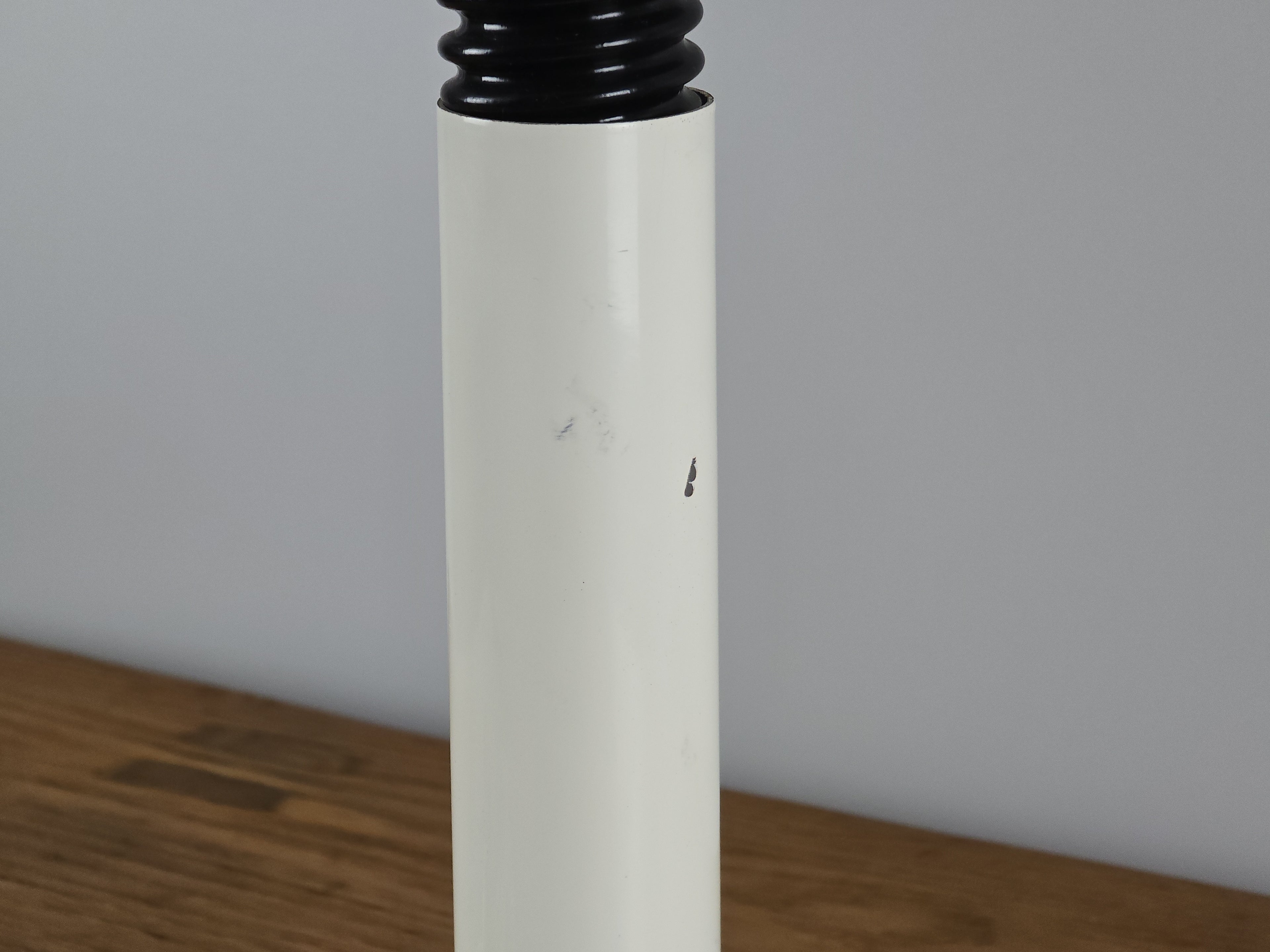 1960s Mid Century Modern gooseneck desk lamp by Hala Zeist, macro shot of the stem connection with the black PVC gooseneck flexible.