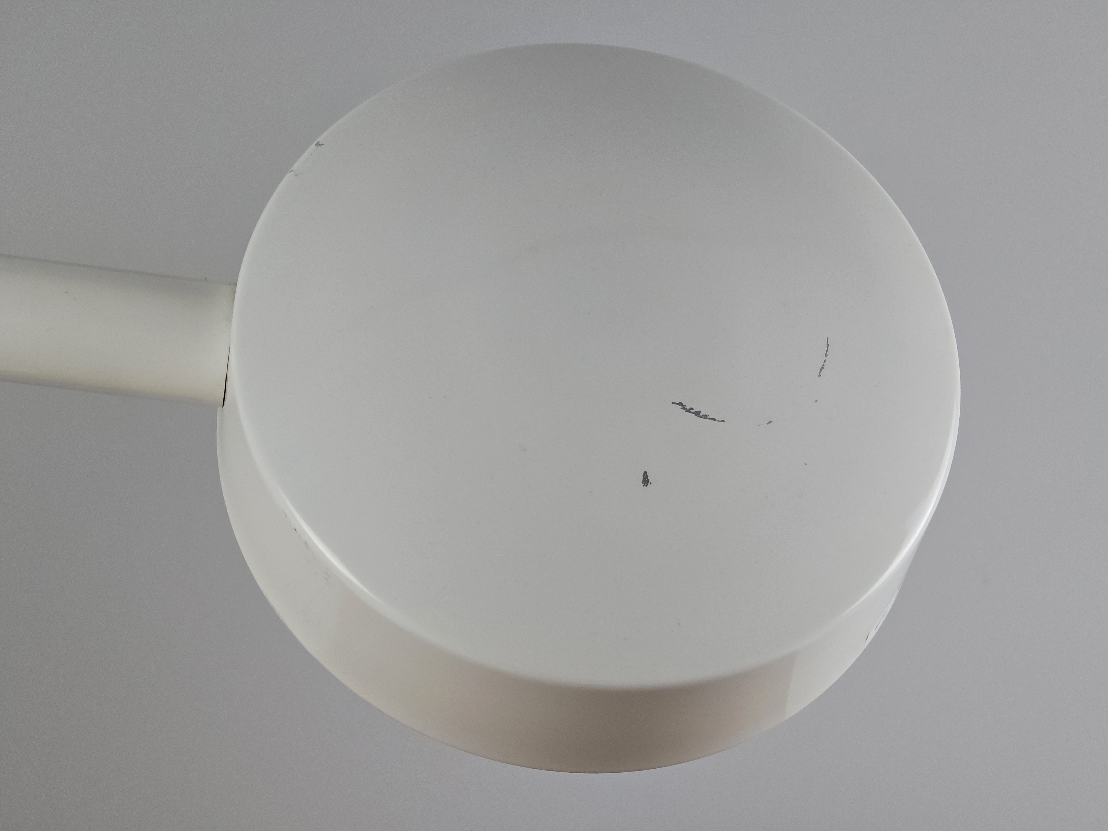 1960s Mid Century Modern gooseneck desk lamp by Hala Zeist, macro shot of the outer side of the round shade, showing the metal texture and the minor tear and wear.