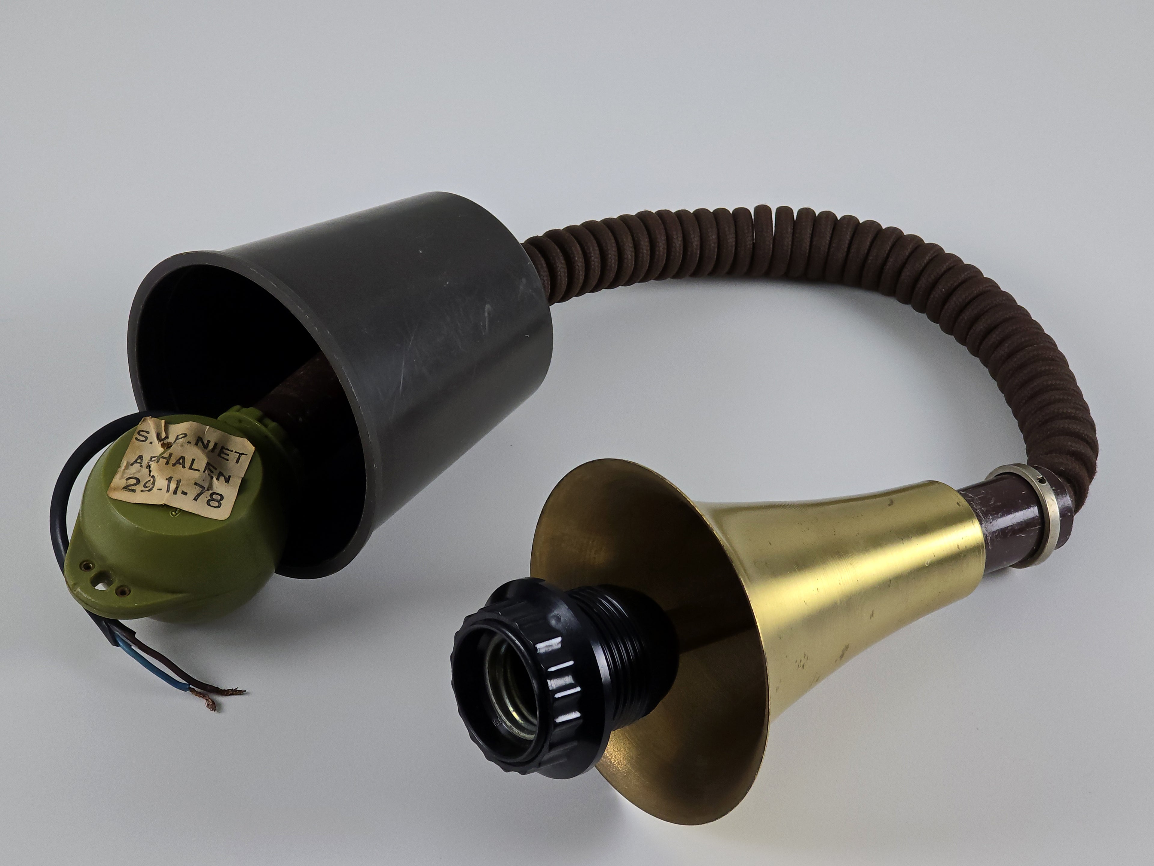 Detail view of the rise-and-fall mechanism and internal bulb socket with original brass-tone hardware.