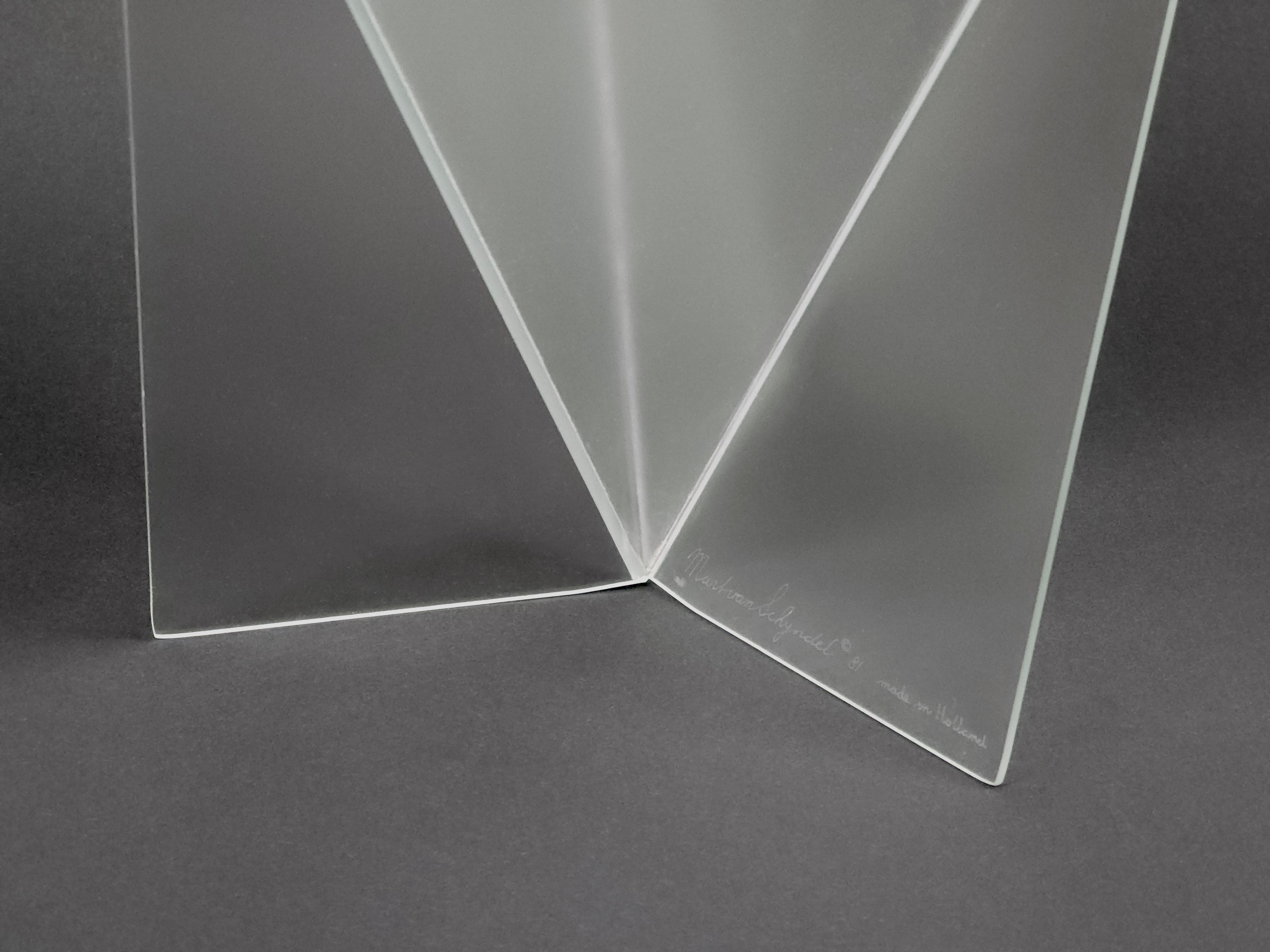 1981 Mart van Schijndel Delta vase, Dutch postmodern design iconic frosted glass vase, another macro detailed shot showing one of the bottom sides of the art piece.