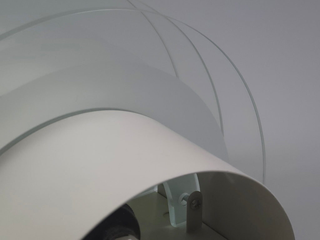 Detail of the white powder-coated metal finish on the Drittel lamp base, showing clean vintage condition.