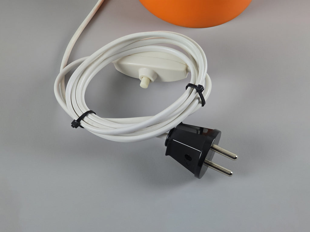 detailed image of the power plug