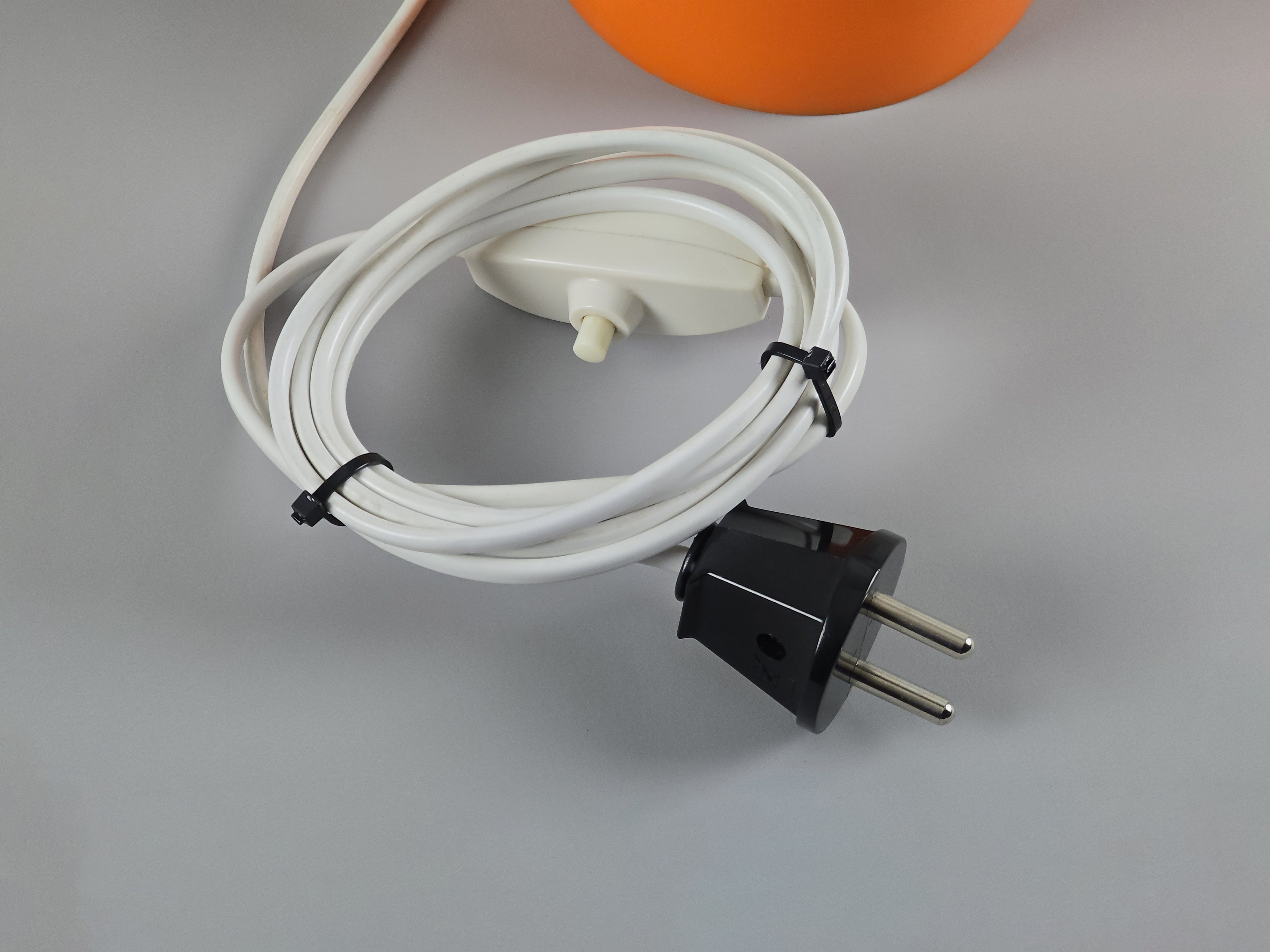 detailed image of the power plug