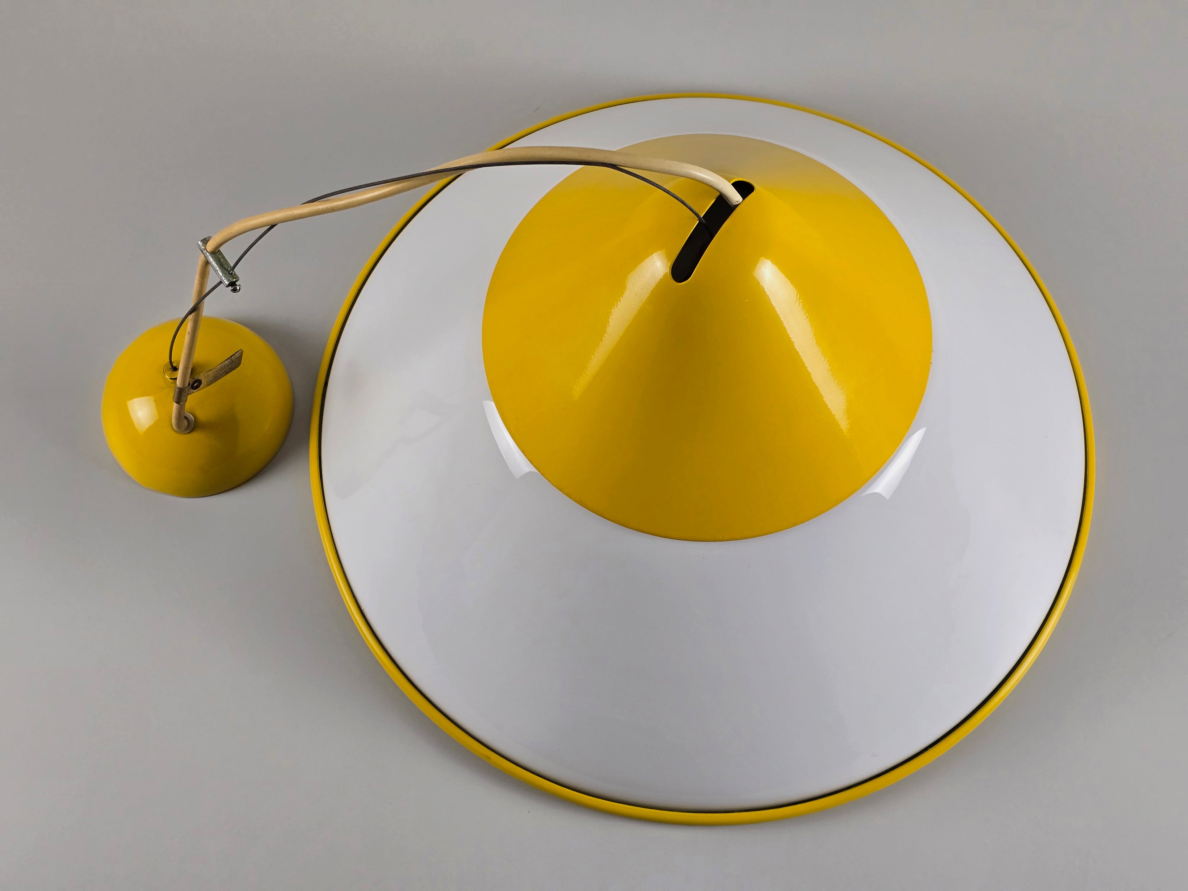 1980s Vintage Fabbian Italian opaline glass pendant lamp, Mid-Century Modern conical white opal hand-blown glass with yellow design details, showing the top view with cord and ceiling canopy.