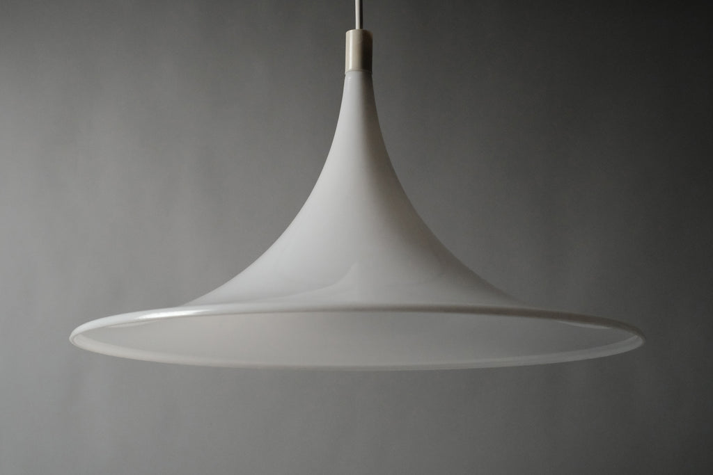 Straight-on front view of the Dijkstra Lampen witch hat pendant lamp, white opaline acrylic shade fully visible against neutral grey