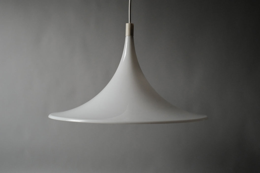 Front view of the 1970s Dijkstra Lampen white opaline acrylic heksenhoed pendant lamp, showing its sweeping conical witch hat silhouette against a grey backdrop