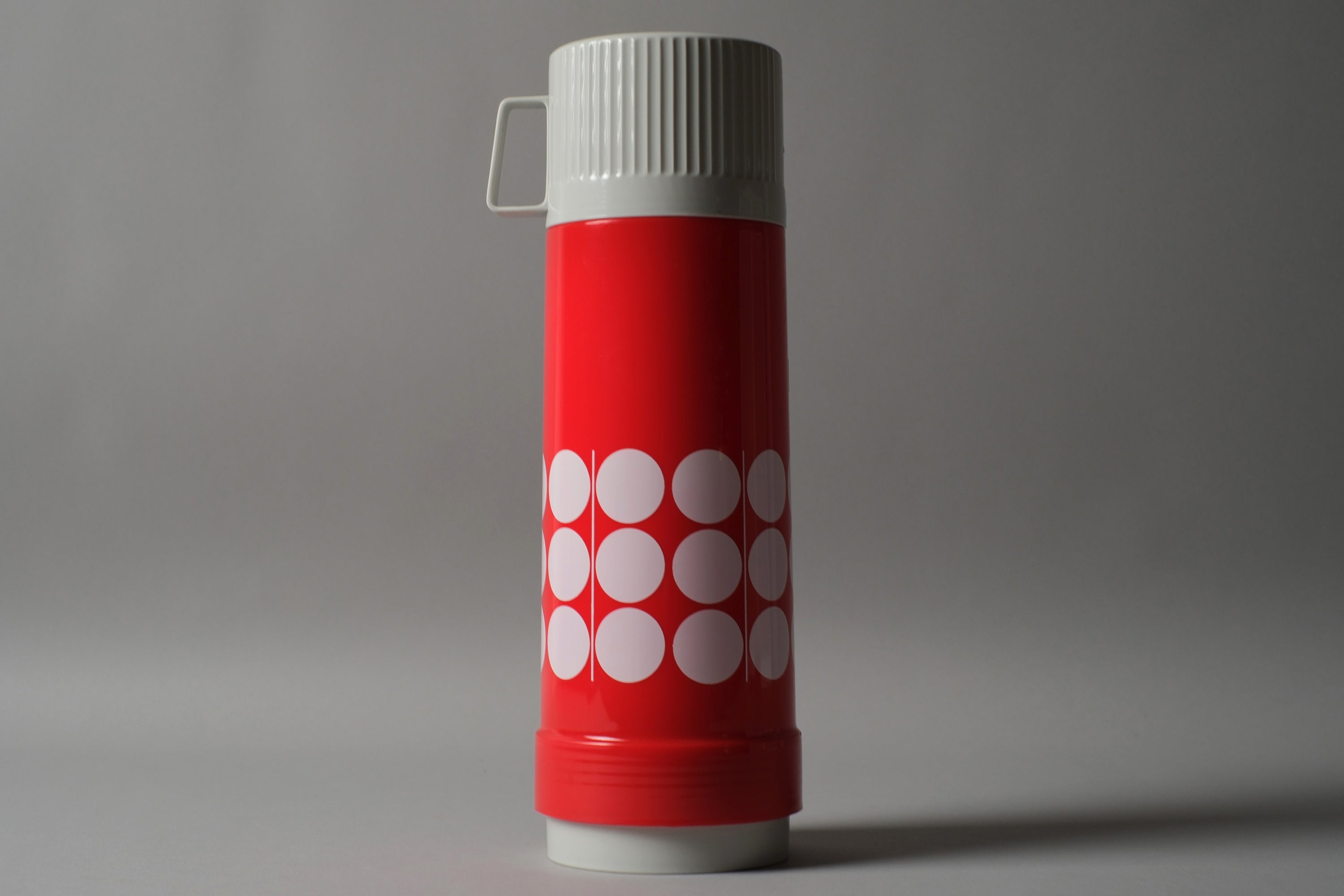Rotpunkt Dr Zimmermann vacuum flask, red ABS with white polka dot pattern, H30cm, West Germany 1970s, new old stock