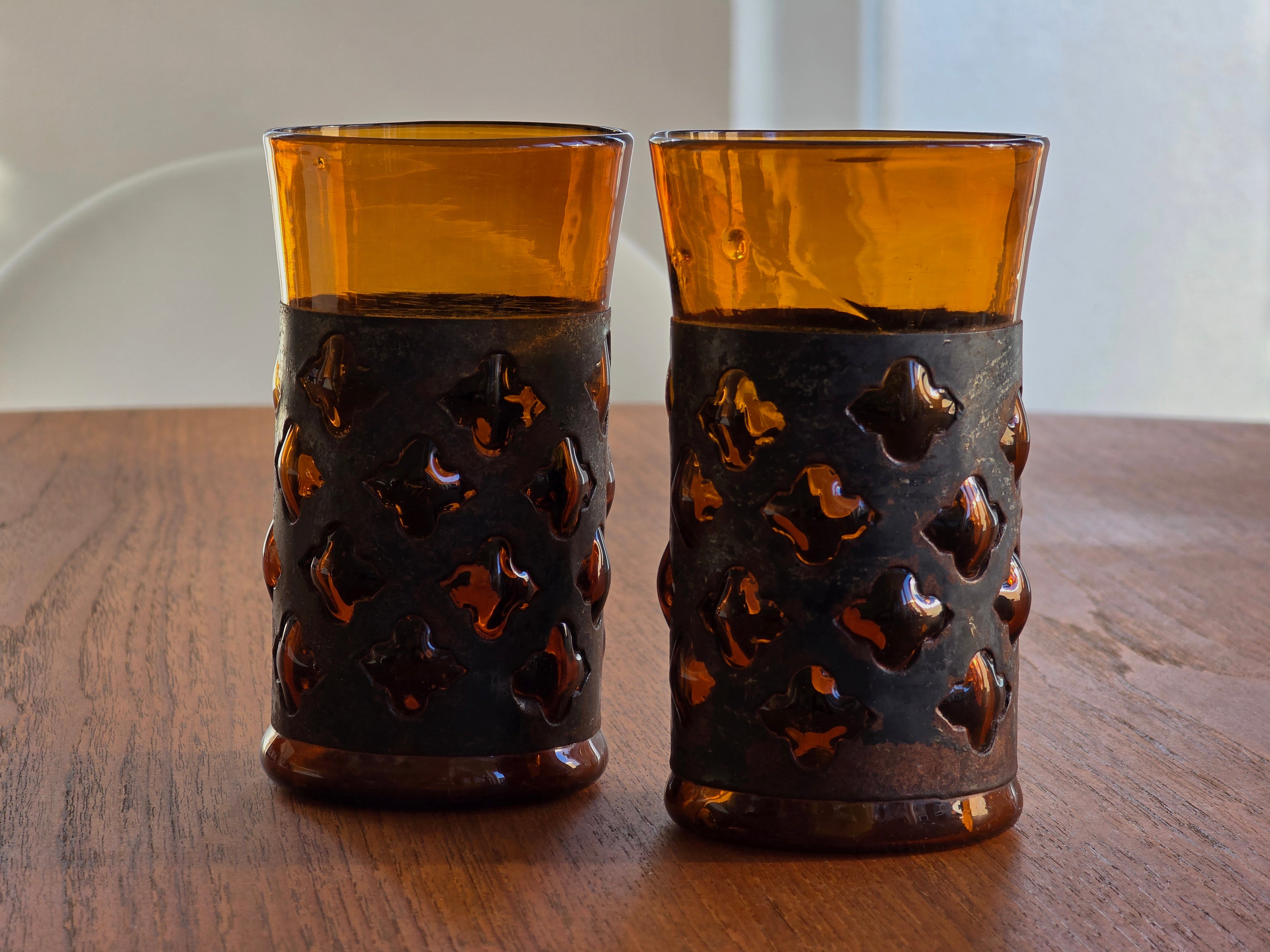 Front-facing shot of the pair of Felipe Derflingher Brutalist tumbler, showing the uniform height but unique glass textures.