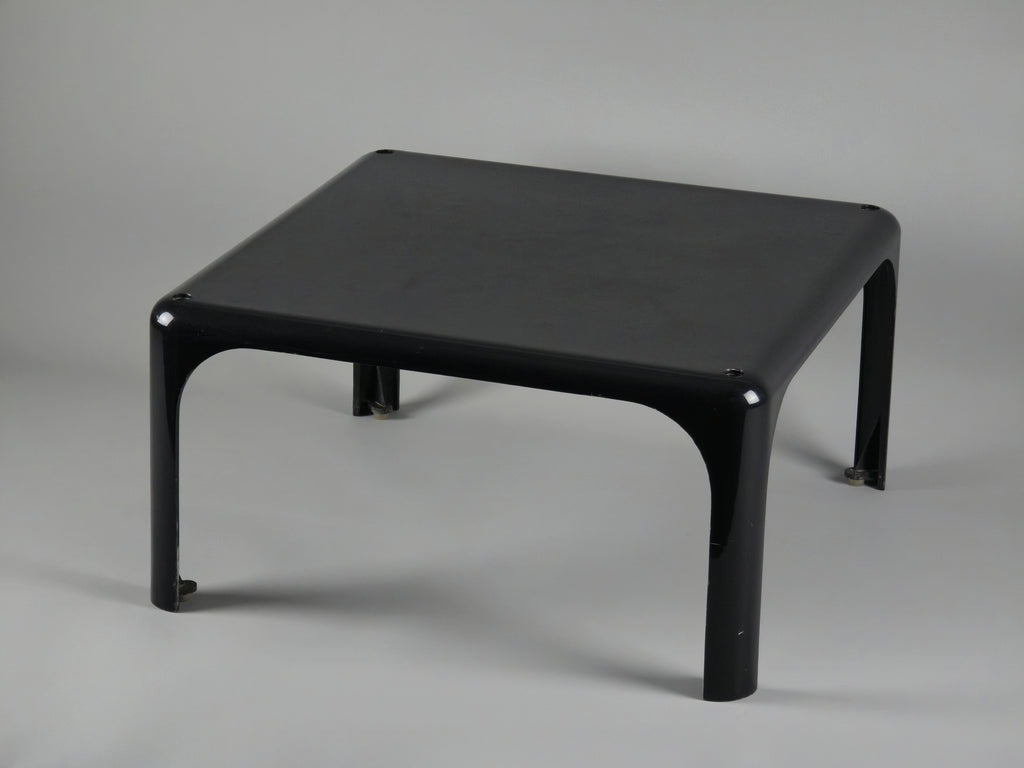 1960s MCM Artemide Milano 'Demetrio 45' black fiberglass side table by Vico Magistretti, the photo shown is another angular view of the table from the right side.
