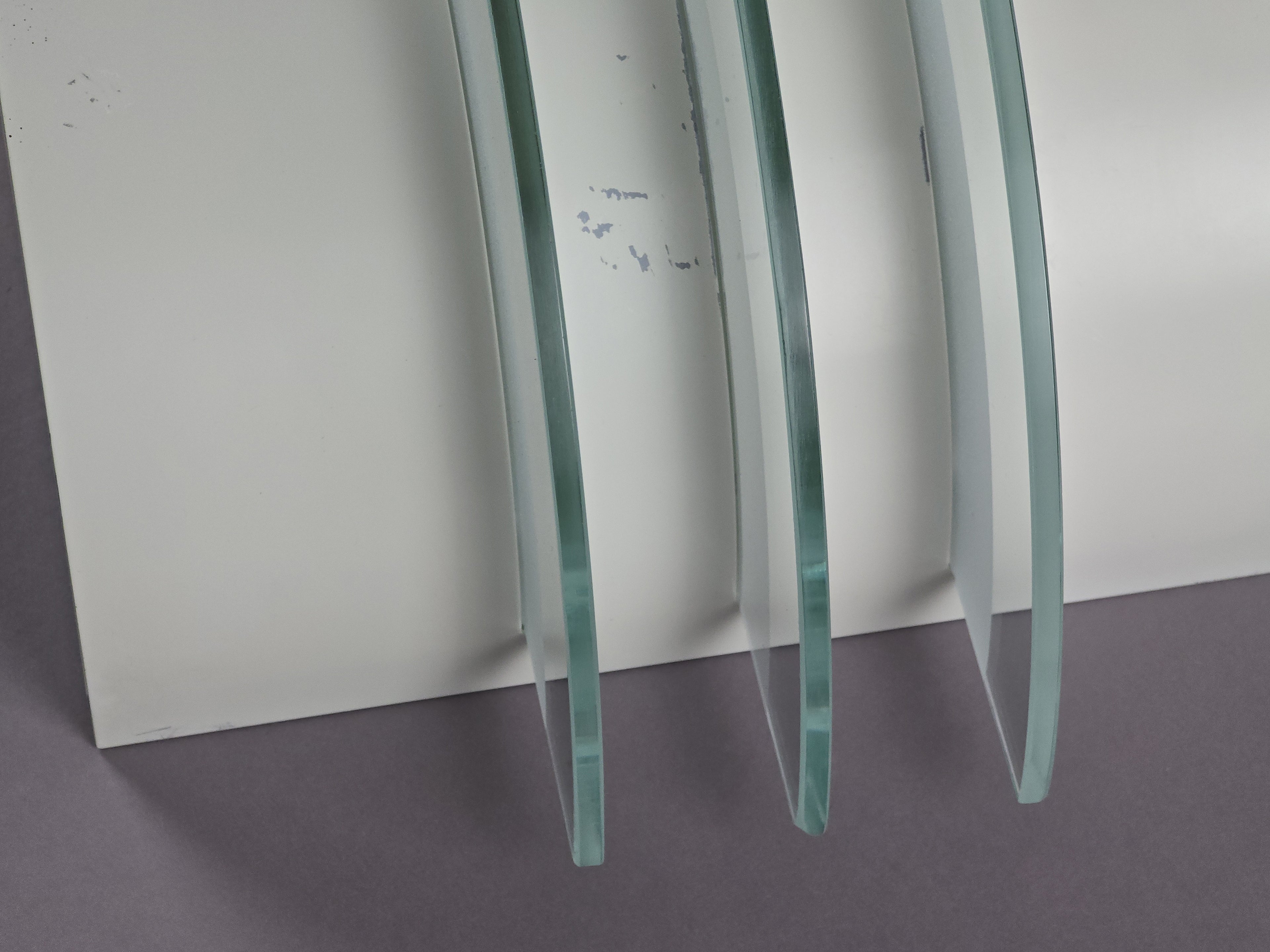 Detailed view of the three glass disc details and their crisp condition.