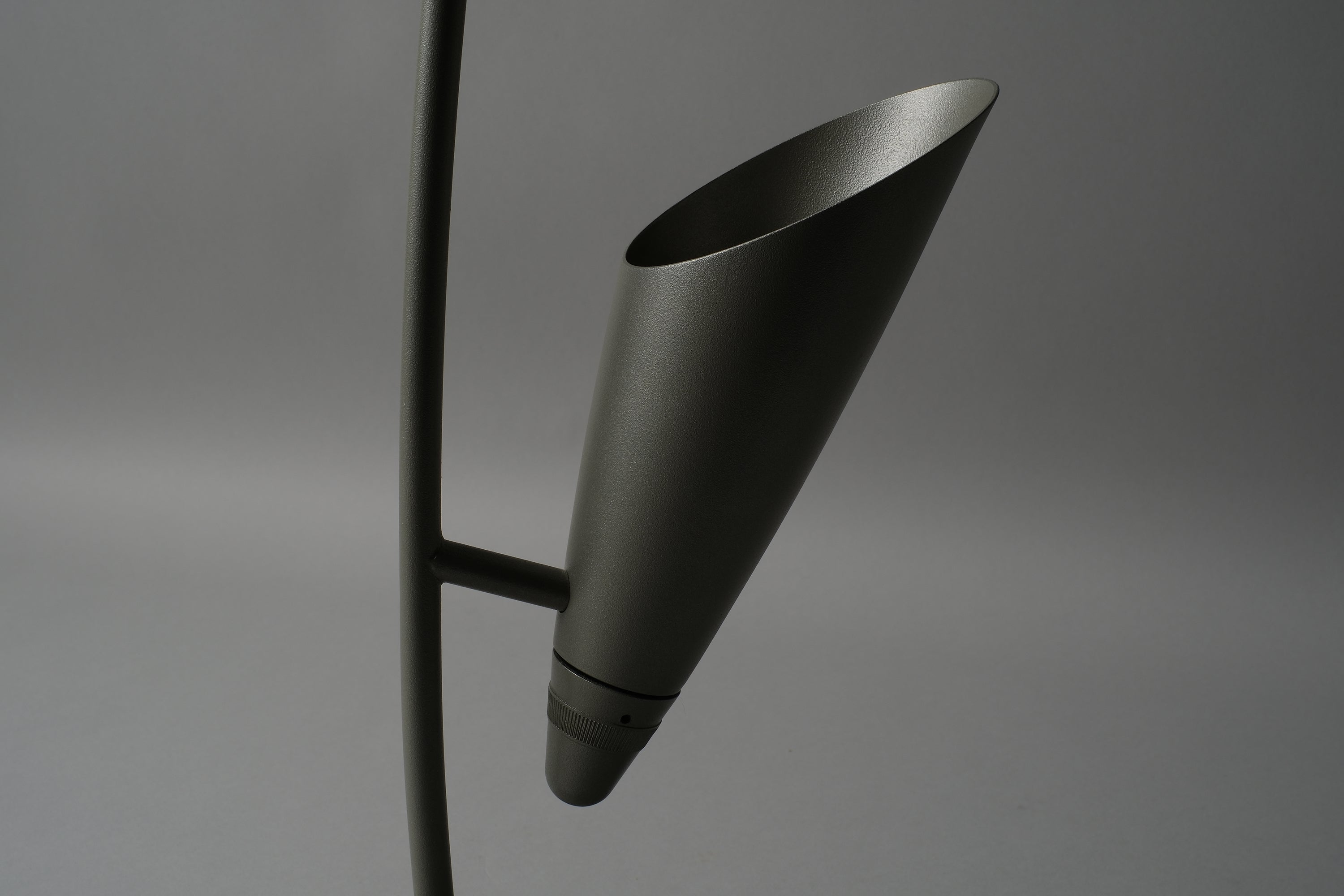 Close-up of the curved grey steel fin bulb housing of the Rolf Benz Nuvola table lamp, showing the sculptural form and surface finish detail, Art. Nr. 79101009, Germany.